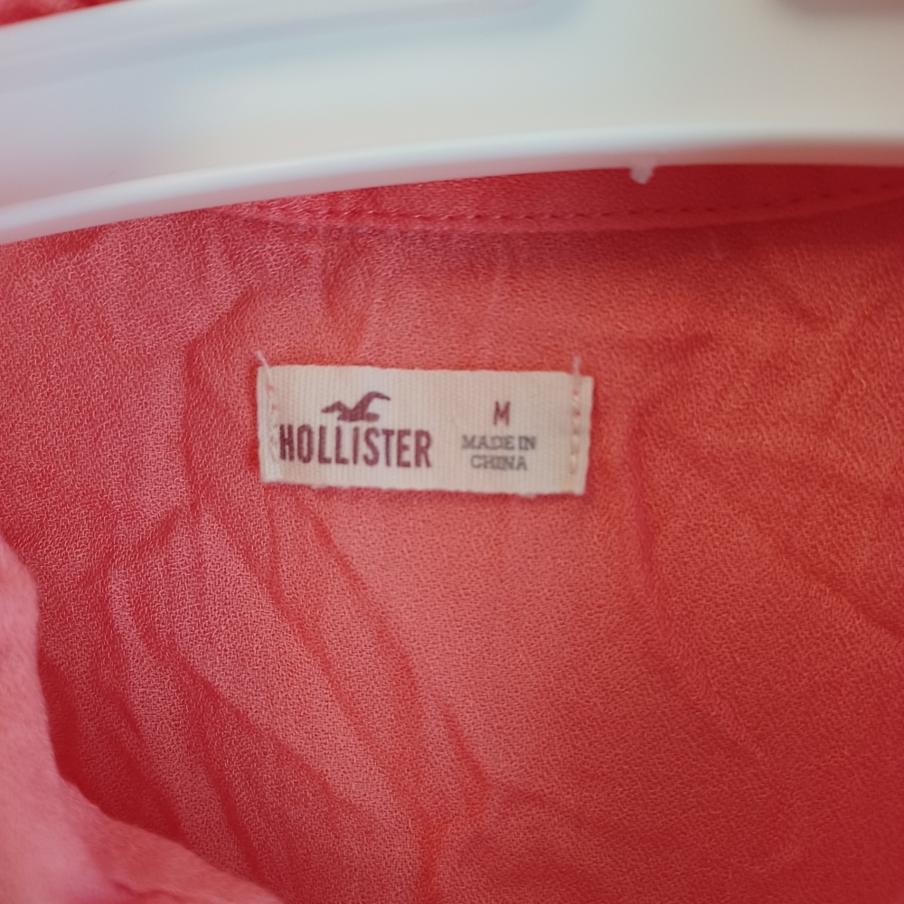 Hollister - Picture 3 of 4